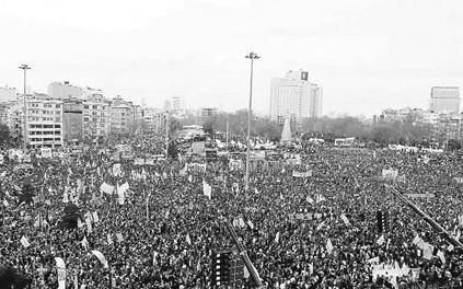 1mayıs2011-bw-crop2