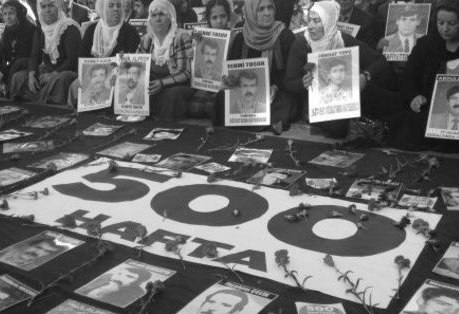 cumartesi-anneler-bw-crop