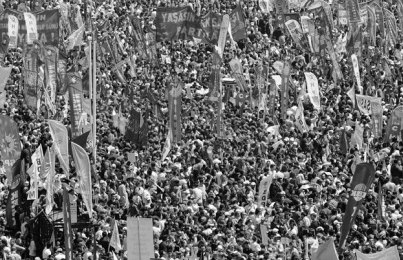 taksim-miting-bw-cr