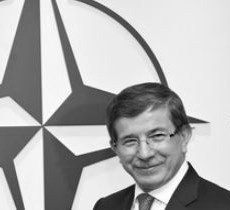 nato-davutoglu-bw-crop2